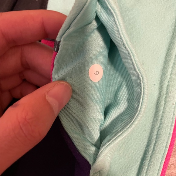 Lululemon Hot Yoga Short- Size 6 - Picture 2 of 3